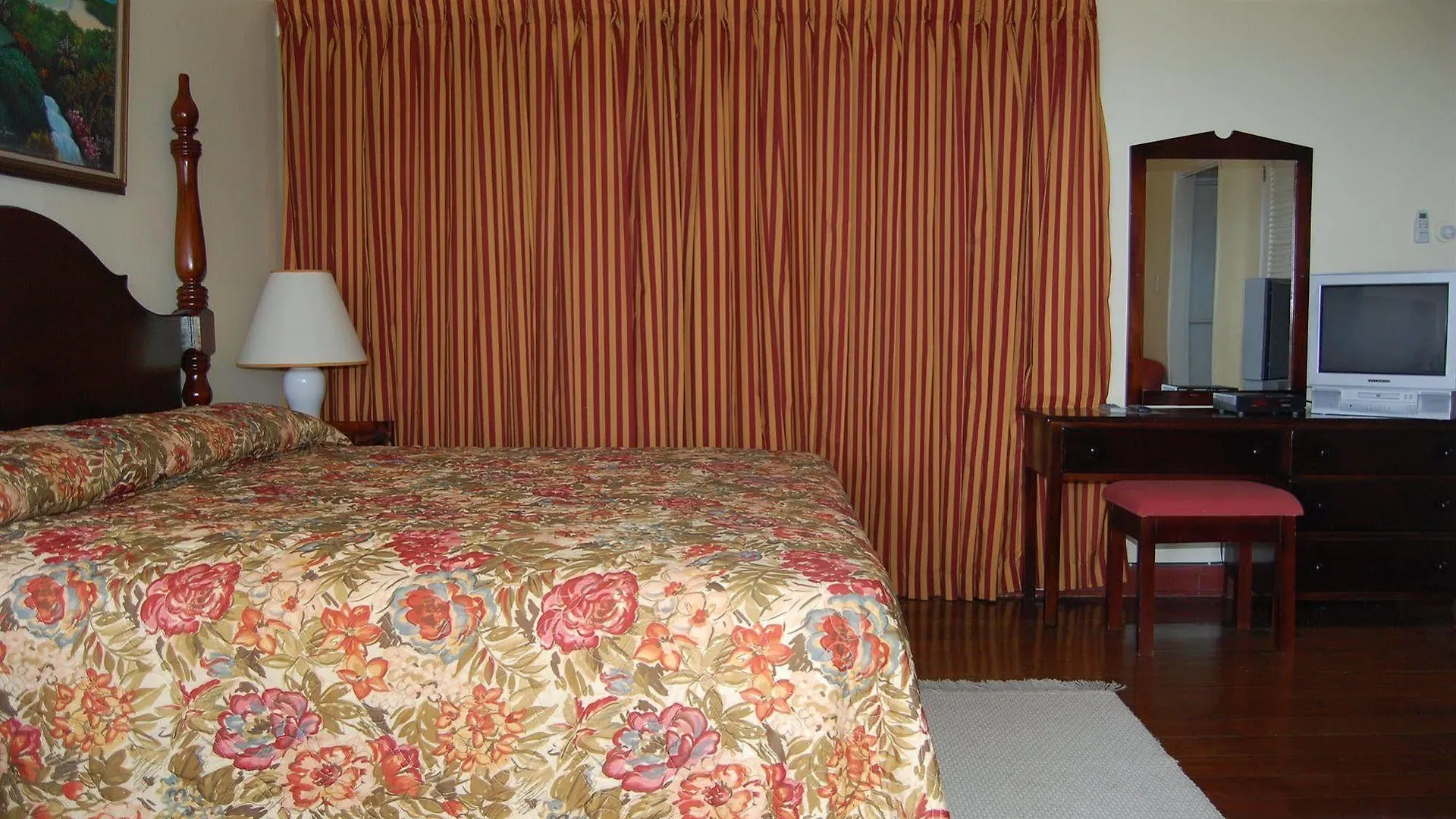 Inn At Shaw Park Gardens & Waterfalls Ocho Rios Hotel